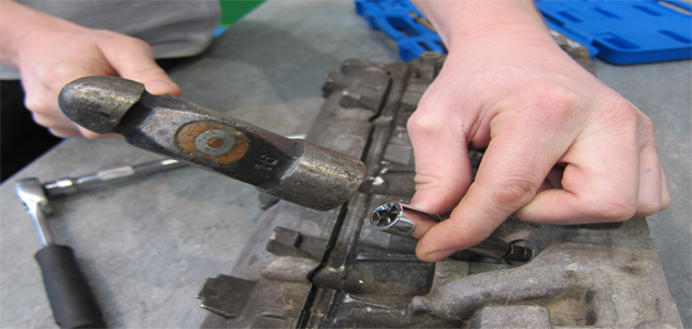 Glow plug removal - 11 easy steps - Professional Motor Mechanic
